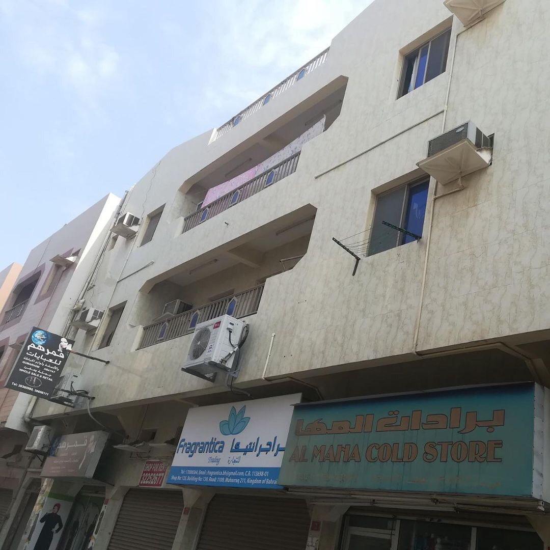 بناية في المحرق للبــيع