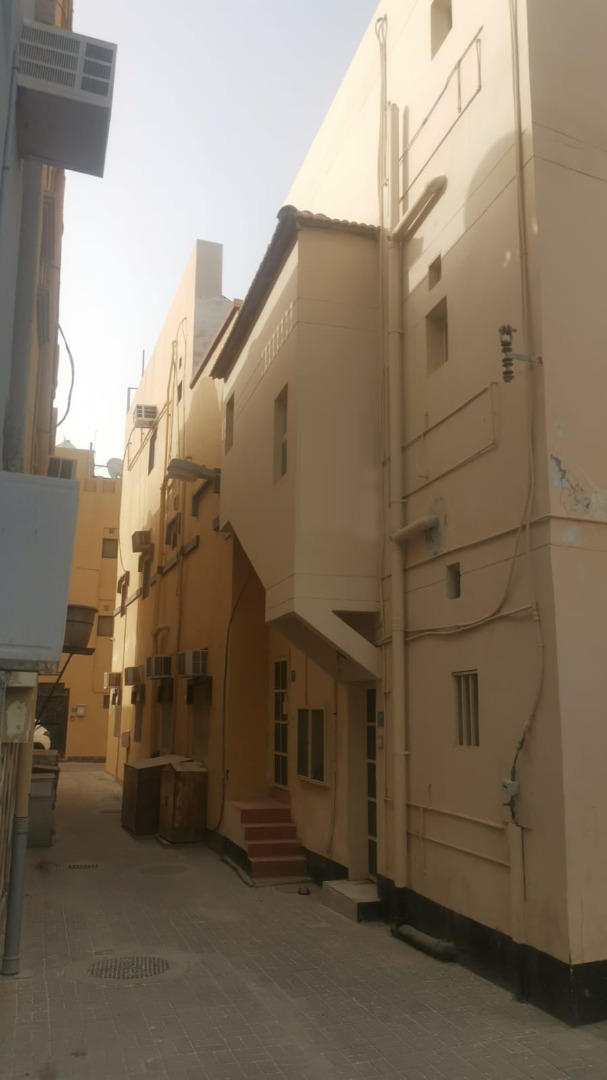 بناية في المحرق للبــيع