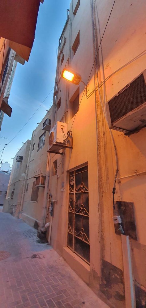 بناية في المحرق للبــيع