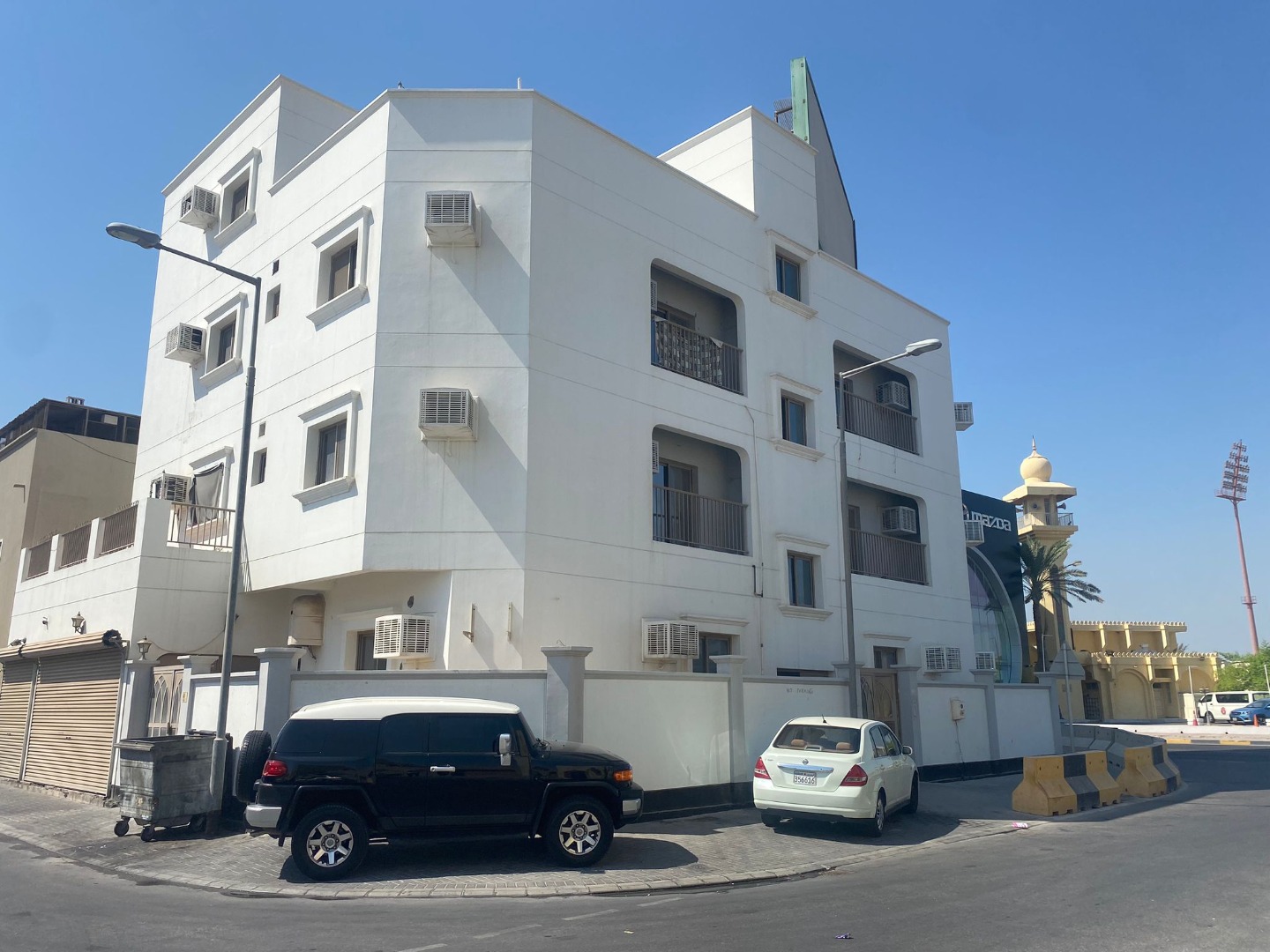 بناية في عراد للبــيع