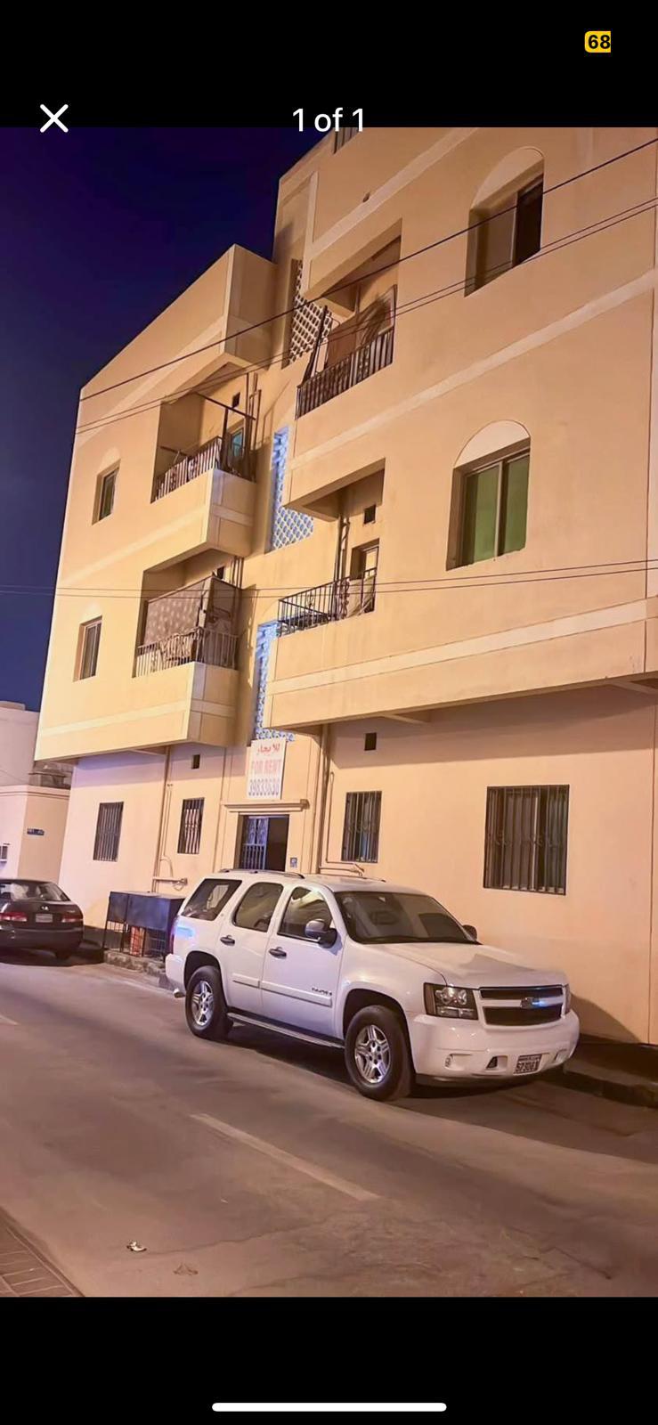 بناية في الرفاع الشرقي للبــيع