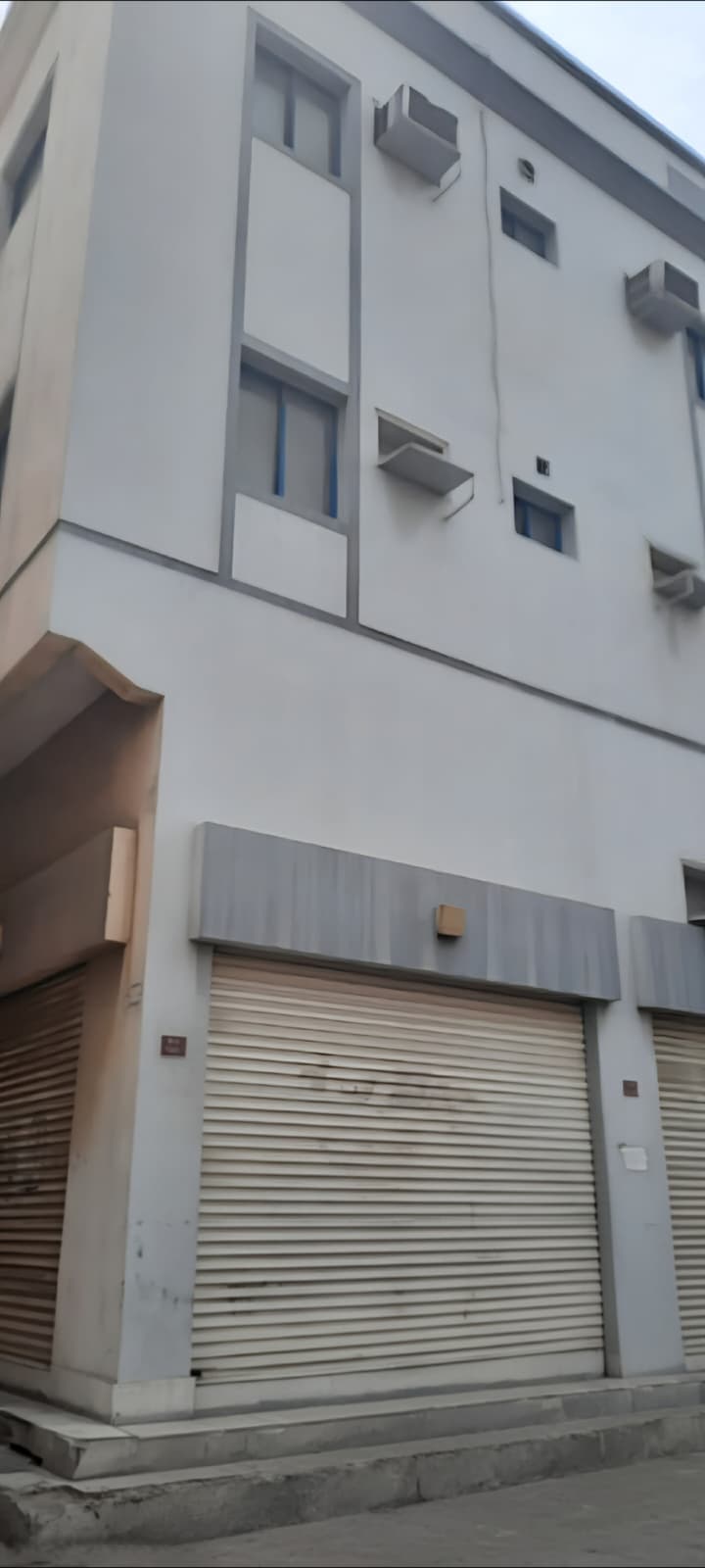 بناية في النعيم للبــيع
